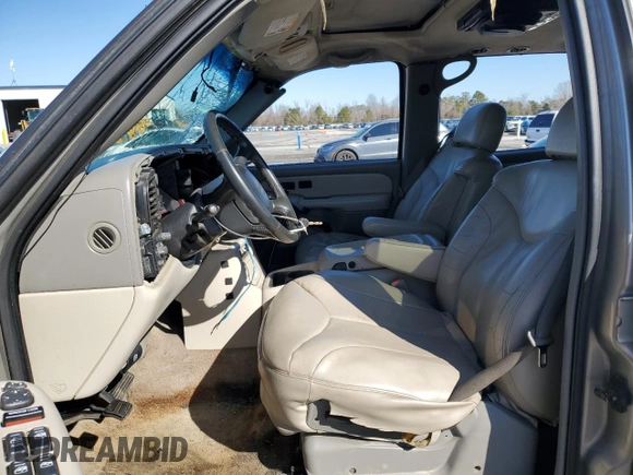 2002 GMC Yukon XL SLT with VIN 3GKFK16Z32G358714, listed as a Copart auction lot 42900305 with 0 mi miles and Salvage Title. Bid and sale history available at carsss.com. Image 7.