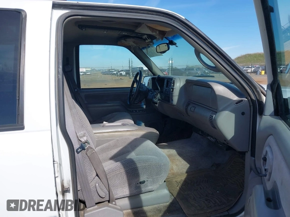 1997 Chevrolet Suburban with VIN 3GNFK16R4VG126095, listed as a IAAI auction lot 41548470 with 290,502 mi miles. Bid and sale history available at carsss.com. Image 5.