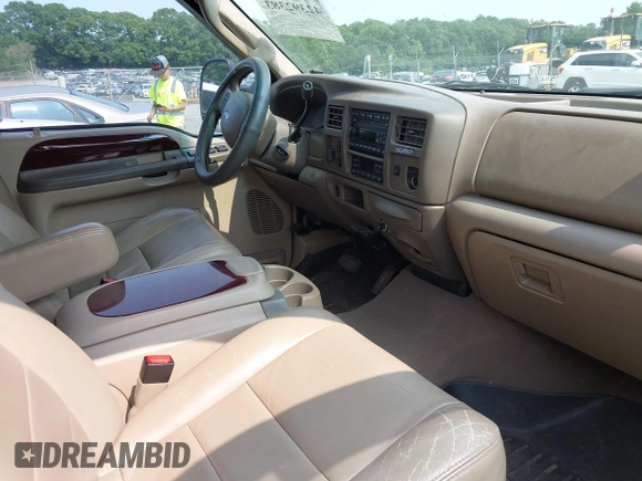 2003 Ford Excursion Limited с VIN 1FMNU43S83EC62057, выставлен на аукционе IAAI как лот 42392383 с пробегом 166 670 миль миль и . История ставок и продаж доступна на DreamBid. Изображение 5.