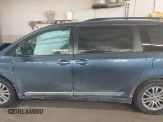 2017 Toyota Sienna XLE Auto Access Seat z VIN 5TDYZ3DC3HS885429, wystawiony jako IAAI lot #41454153 z przebiegiem 131 250 mil mil oraz . Historia ofert i sprzedaży dostępna na DreamBid. Obrazek 15.