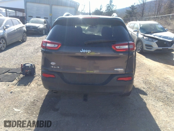 2015 Jeep Cherokee Latitude with VIN 1C4PJMCB5FW784536, listed as a IAAI auction lot 41667686 with 194,422 mi miles and . Bid and sale history available at carsss.com. Image 16.