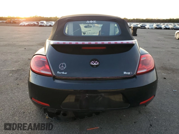 2015 Volkswagen Beetle 1.8T z VIN 3VW517AT3FM808723, wystawiony jako Copart lot #81724894 z przebiegiem Nie podano mil oraz Szkoda całkowita • Salvage title. Historia ofert i sprzedaży dostępna na DreamBid. Obrazek 6.