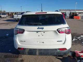2019 Jeep Compass Latitude with VIN 3C4NJDBB5KT704564, listed as a IAAI auction lot 40768531 with 95,291 mi miles. Bid and sale history available at carsss.com. Image 16.