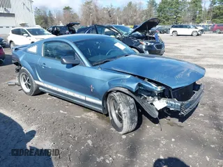 2008 Ford Mustang Deluxe with VIN 1ZVHT80NX85135471, listed as a IAAI auction lot 41985289 with 148,952 mi miles. Bid and sale history available at carsss.com. Image 1.