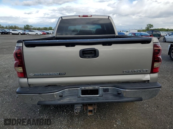 2003 Chevrolet Silverado 1500HD LS z VIN 1GCGK13U63F131030, wystawiony jako Copart lot #51332975 z przebiegiem 219 366 mil mil oraz Szkoda całkowita • Salvage title. Historia ofert i sprzedaży dostępna na DreamBid. Obrazek 6.