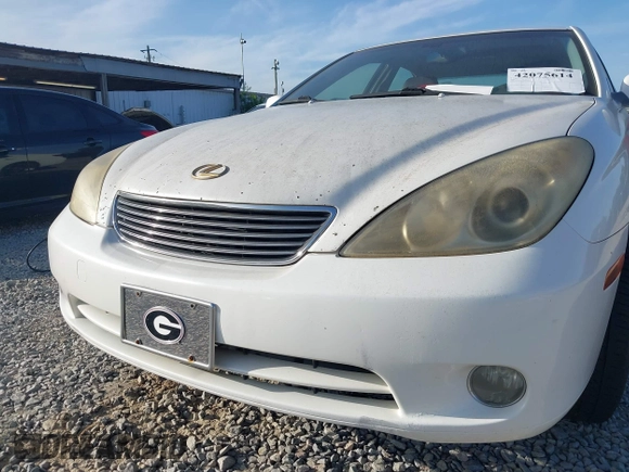 2005 Lexus ES 330 with VIN JTHBA30G755139765, listed as a IAAI auction lot 42075614 with 172,647 mi miles. Bid and sale history available at carsss.com. Image 6.