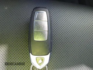 2019 Lamborghini Urus z VIN ZPBUA1ZLXKLA03063, wystawiony jako IAAI lot #41653328 z przebiegiem 29 688 mil mil oraz . Historia ofert i sprzedaży dostępna na DreamBid. Obrazek 11.