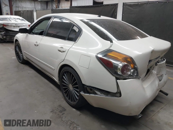 2008 Nissan Altima 2.5 with VIN 1N4AL21E68C230515, listed as a IAAI auction lot 39448523 with 170,916 mi miles. Bid and sale history available at carsss.com. Image 3.
