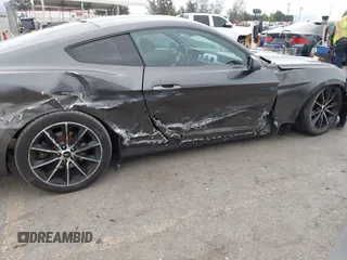 2016 Ford Mustang EcoBoost z VIN 1FA6P8TH4G5290350, wystawiony jako IAAI lot #42195141 z przebiegiem 98 495 mil mil oraz . Historia ofert i sprzedaży dostępna na DreamBid. Obrazek 6.