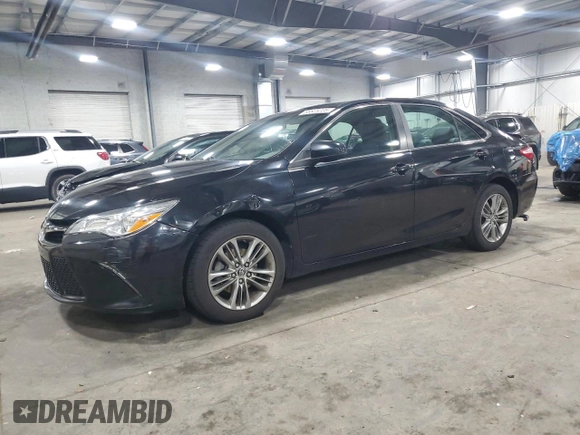 2015 Toyota Camry XLE z VIN 4T1BF1FK8FU921689, wystawiony jako Copart lot #55825225 z przebiegiem 116 438 mil mil oraz Szkoda całkowita • Salvage title. Historia ofert i sprzedaży dostępna na DreamBid. Obrazek 1.
