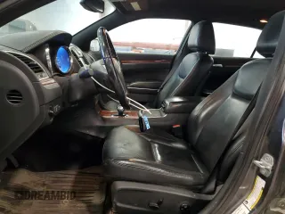 2014 Chrysler 300 z VIN 2C3CCARG2EH128807, wystawiony jako Copart lot #53932515 z przebiegiem 420 915 mil mil oraz Szkoda całkowita • Salvage title. Historia ofert i sprzedaży dostępna na DreamBid. Obrazek 7.