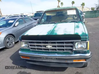 1986 Chevrolet Blazer z VIN 1G8CT18R5G8107497, wystawiony jako IAAI lot #41857104 z przebiegiem 220 287 mil mil oraz . Historia ofert i sprzedaży dostępna na DreamBid. Obrazek 6.