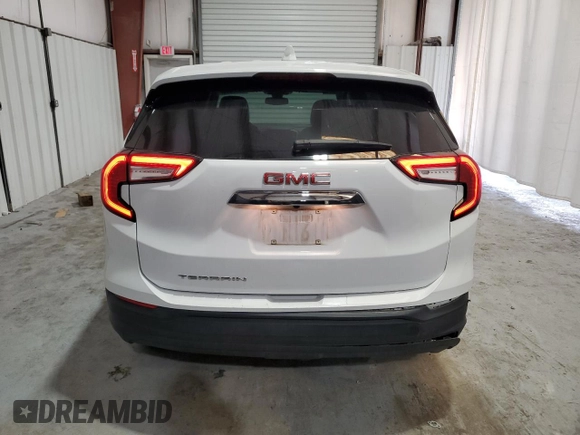 2024 GMC Terrain SLE z VIN 3GKALMEG3RL295589, wystawiony jako Copart lot #56999915 z przebiegiem 34 722 mil mil oraz Czysty tytuł • Clean title. Historia ofert i sprzedaży dostępna na DreamBid. Obrazek 6.