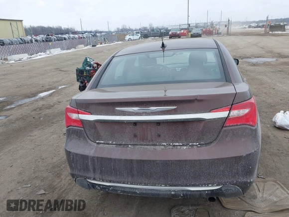 2013 Chrysler 200 Touring z VIN 1C3CCBBB0DN570432, wystawiony jako IAAI lot #41566127 z przebiegiem 167 300 mil mil oraz . Historia ofert i sprzedaży dostępna na DreamBid. Obrazek 16.