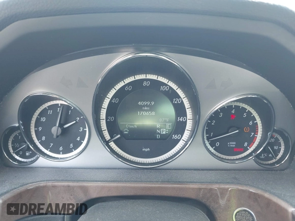 2011 Mercedes-Benz E-Class E 350 Luxury with VIN WDDHF5GB1BA462074, listed as a IAAI auction lot 42017000 with 170,658 mi miles. Bid and sale history available at carsss.com. Image 7.