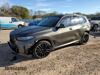 2024 BMW X5 sDrive40i z VIN 5UX13EU09R9V28789, wystawiony jako Copart lot #49303795 z przebiegiem Nie podano mil oraz Nie do naprawy • Non repairable. Historia ofert i sprzedaży dostępna na DreamBid. Obrazek 1.