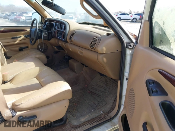 2001 Dodge 1500 z VIN 3B7HC13Y71G242024, wystawiony jako IAAI lot #41408295 z przebiegiem 150 753 mil mil oraz . Historia ofert i sprzedaży dostępna na DreamBid. Obrazek 5.