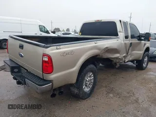 2008 Ford Super Duty F-250 SRW XL with VIN 1FTSX21R28EB92694, listed as a IAAI auction lot 41433945 with 209,613 mi miles. Bid and sale history available at carsss.com. Image 4.