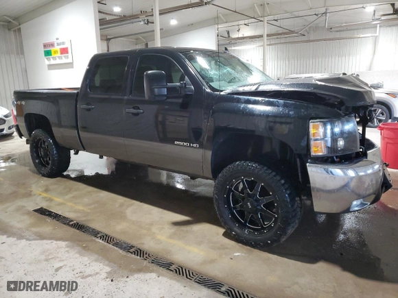 2007 Chevrolet Silverado 2500HD LT w/1LT with VIN 1GCHK236X7F540035, listed as a Copart auction lot 45506305 with 201,125 mi miles and Salvage Title. Bid and sale history available at carsss.com. Image 4.