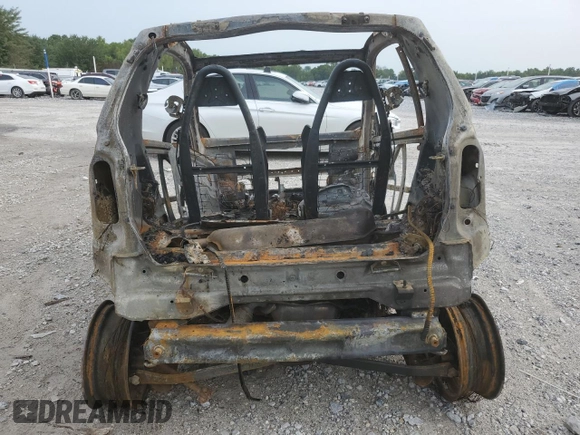 2015 Smart fortwo Passion z VIN WMEEJ3BA7FK794570, wystawiony jako Copart lot #67058864 z przebiegiem Nie podano mil oraz Nie do naprawy. Historia ofert i sprzedaży dostępna na DreamBid. Obrazek 6.