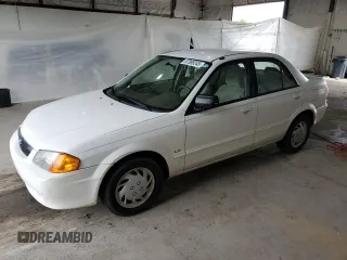 1999 Mazda Protege DX z VIN JM1BJ2224X0173126, wystawiony jako Copart lot #57389245 z przebiegiem 155 534 mil mil oraz Szkoda całkowita • Salvage title. Historia ofert i sprzedaży dostępna na DreamBid. Obrazek 1.
