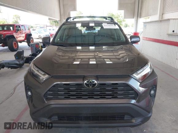 2024 Toyota RAV4 XLE Premium z VIN 2T3C1RFV0RC284225, wystawiony jako IAAI lot #42278949 z przebiegiem 15 765 mil mil oraz . Historia ofert i sprzedaży dostępna na DreamBid. Obrazek 13.