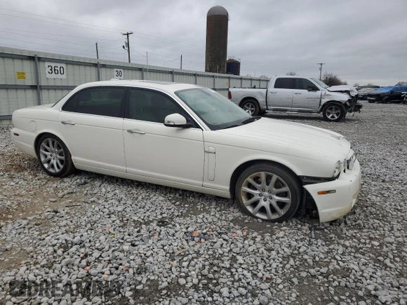 2008 Jaguar XJ with VIN SAJWA79B48SH21186, listed as a Copart auction lot 43704975 with 197,944 mi miles and Salvage Title. Bid and sale history available at carsss.com. Image 4.