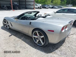 2005 Chevrolet Corvette with VIN 1G1YY34U055128686, listed as a IAAI auction lot 42035318 with 1 mi miles. Bid and sale history available at carsss.com. Image 3.