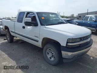 1999 Chevrolet Silverado 2500 LS with VIN 1GCFC29UXXZ178331, listed as a IAAI auction lot 41887908 with 1 mi miles. Bid and sale history available at carsss.com. Image 1.