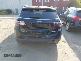 2024 Jeep Compass Latitude z VIN 3C4NJDBN9RT117417, wystawiony jako IAAI lot #42809682 z przebiegiem 34 407 mil mil oraz . Historia ofert i sprzedaży dostępna na DreamBid. Obrazek 6.