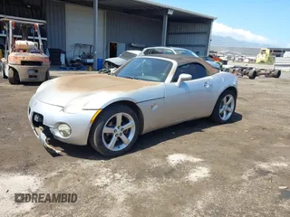 2007 Pontiac Solstice z VIN 1G2MB35B37Y137084, wystawiony jako IAAI lot #41751483 z przebiegiem 68 241 mil mil oraz . Historia ofert i sprzedaży dostępna na DreamBid. Obrazek 2.