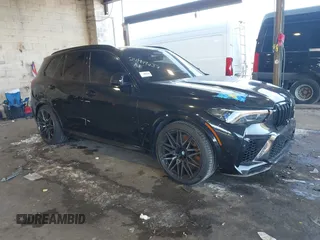 2022 BMW X5 M z VIN 5YMJU0C06N9L14251, wystawiony jako IAAI lot #40388936 z przebiegiem 59 561 mil mil oraz . Historia ofert i sprzedaży dostępna na DreamBid. Obrazek 1.