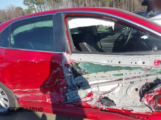 2024 Toyota Camry LE z VIN 4T1R11AK3RU254717, wystawiony jako IAAI lot #41709040 z przebiegiem 11 338 mil mil oraz . Historia ofert i sprzedaży dostępna na DreamBid. Obrazek 14.