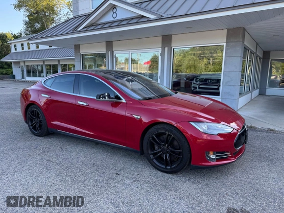 2013 Tesla Model S with VIN 5YJSA1CG5DFP18929, listed as a Copart auction lot 67245595 with 111,151 mi miles and Clean title. Bid and sale history available at DreamBid. Image 1.