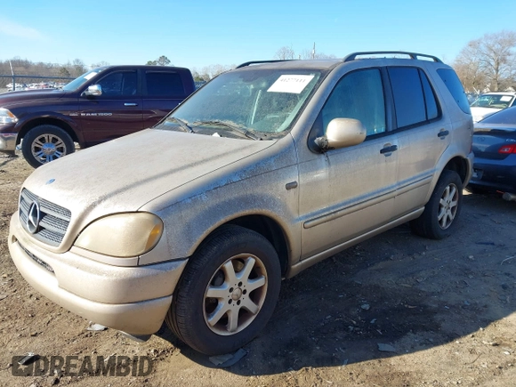 2001 Mercedes-Benz M 320/430/500 z VIN 4JGAB72E51A247926, wystawiony jako IAAI lot #41277111 z przebiegiem 208 817 mil mil oraz . Historia ofert i sprzedaży dostępna na DreamBid. Obrazek 2.