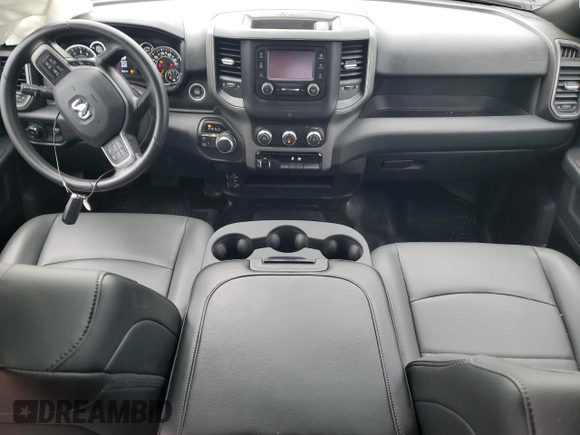 2022 Ram 2500 Tradesman z VIN 3C6UR5CJ2NG441695, wystawiony jako Copart lot #55985655 z przebiegiem 2 632 mil mil oraz Szkoda całkowita • Salvage title. Historia ofert i sprzedaży dostępna na DreamBid. Obrazek 8.