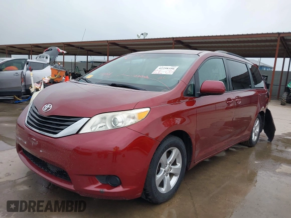 2014 Toyota Sienna LE AAS z VIN 5TDKK3DC9ES466877, wystawiony jako IAAI lot #42298356 z przebiegiem 189 826 mil mil oraz . Historia ofert i sprzedaży dostępna na DreamBid. Obrazek 20.