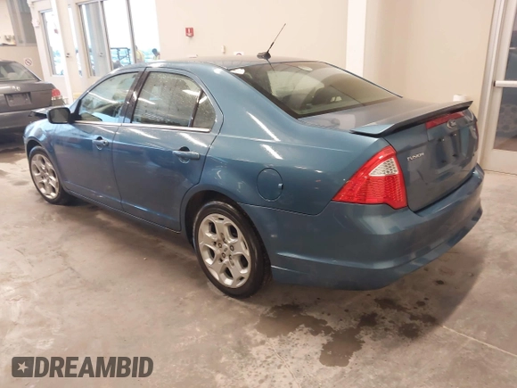 2010 Ford Fusion SE z VIN 3FAHP0HA6AR417044, wystawiony jako IAAI lot #42129980 z przebiegiem 200 595 mil mil oraz . Historia ofert i sprzedaży dostępna na DreamBid. Obrazek 3.