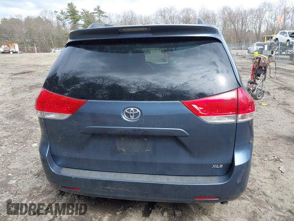2014 Toyota Sienna XLE with VIN 5TDYK3DC9ES511035, listed as a IAAI auction lot 41884115 with 153,071 mi miles. Bid and sale history available at carsss.com. Image 17.