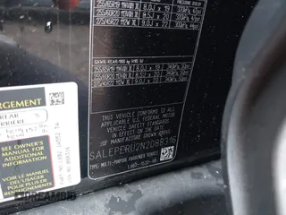 2022 Land Rover Defender SE z VIN SALEPERU2N2088316, wystawiony jako IAAI lot #42151109 z przebiegiem 26 438 mil mil oraz . Historia ofert i sprzedaży dostępna na DreamBid. Obrazek 9.