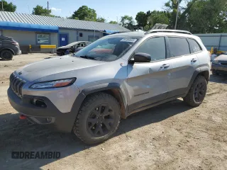 2017 Jeep Cherokee Trailhawk z VIN 1C4PJMBSXHW616640, wystawiony jako Copart lot #56380655 z przebiegiem 139 515 mil mil oraz Szkoda całkowita • Salvage title. Historia ofert i sprzedaży dostępna na DreamBid. Obrazek 1.