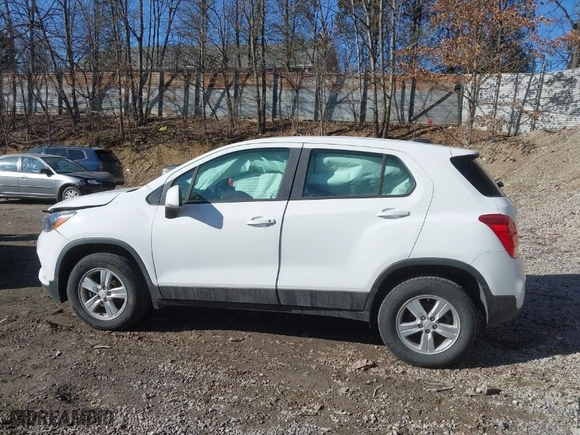 2018 Chevrolet Trax LS with VIN KL7CJNSB6JB613524, listed as a IAAI auction lot 41769588 with 66,371 mi miles. Bid and sale history available at carsss.com. Image 15.