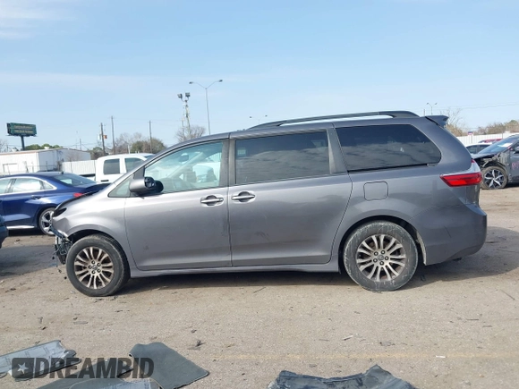 2018 Toyota Sienna XLE Auto Access Seat with VIN 5TDYZ3DC3JS951774, listed as a IAAI auction lot 41567595 with 160,197 mi miles. Bid and sale history available at carsss.com. Image 14.