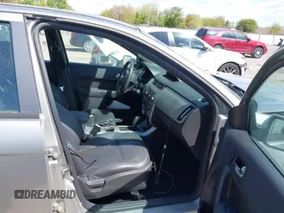 2008 Ford Focus SE z VIN 1FAHP35N78WZ94676, wystawiony jako IAAI lot #42094725 z przebiegiem 106 353 mil mil oraz . Historia ofert i sprzedaży dostępna na DreamBid. Obrazek 5.
