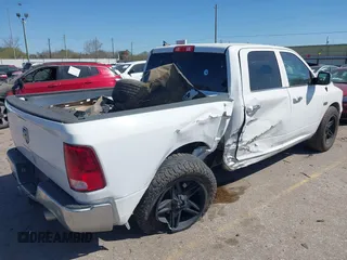 2018 Ram 1500 Lone Star Silver z VIN 1C6RR6LT0JS245223, wystawiony jako IAAI lot #41765175 z przebiegiem 128 156 mil mil oraz . Historia ofert i sprzedaży dostępna na DreamBid. Obrazek 4.