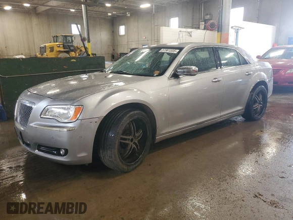 2014 Chrysler 300 C z VIN 2C3CCAKG2EH105831, wystawiony jako Copart lot #57361555 z przebiegiem 149 374 mil mil oraz Czysty tytuł • Clean title. Historia ofert i sprzedaży dostępna na DreamBid. Obrazek 1.