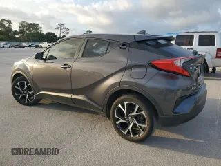 2022 Toyota C-HR XLE z VIN NMTKHMBX9NR141168, wystawiony jako Copart lot #50906365 z przebiegiem 44 268 mil mil oraz Tytuł czysty. Historia ofert i sprzedaży dostępna na DreamBid. Obrazek 2.