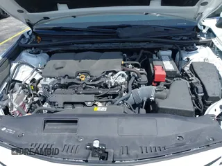 2024 Toyota Camry LE z VIN 4T1R11AK5RU881936, wystawiony jako IAAI lot #42080937 z przebiegiem 13 302 mil mil oraz . Historia ofert i sprzedaży dostępna na DreamBid. Obrazek 10.