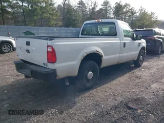 2008 Ford F-250 XL z VIN 1FTNF20598EE50997, wystawiony jako IAAI lot #41509936 z przebiegiem 116 485 mil mil oraz . Historia ofert i sprzedaży dostępna na DreamBid. Obrazek 4.