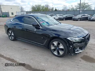 2024 BMW i4 xDrive40 z VIN WBY83FB01RFS71670, wystawiony jako IAAI lot #42033084 z przebiegiem 2 246 mil mil oraz . Historia ofert i sprzedaży dostępna na DreamBid. Obrazek 1.